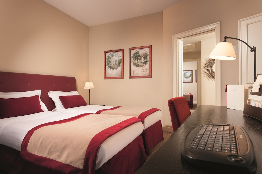 Dei Borgognoni Hotel — Hotel rooms in Rome, Lazio