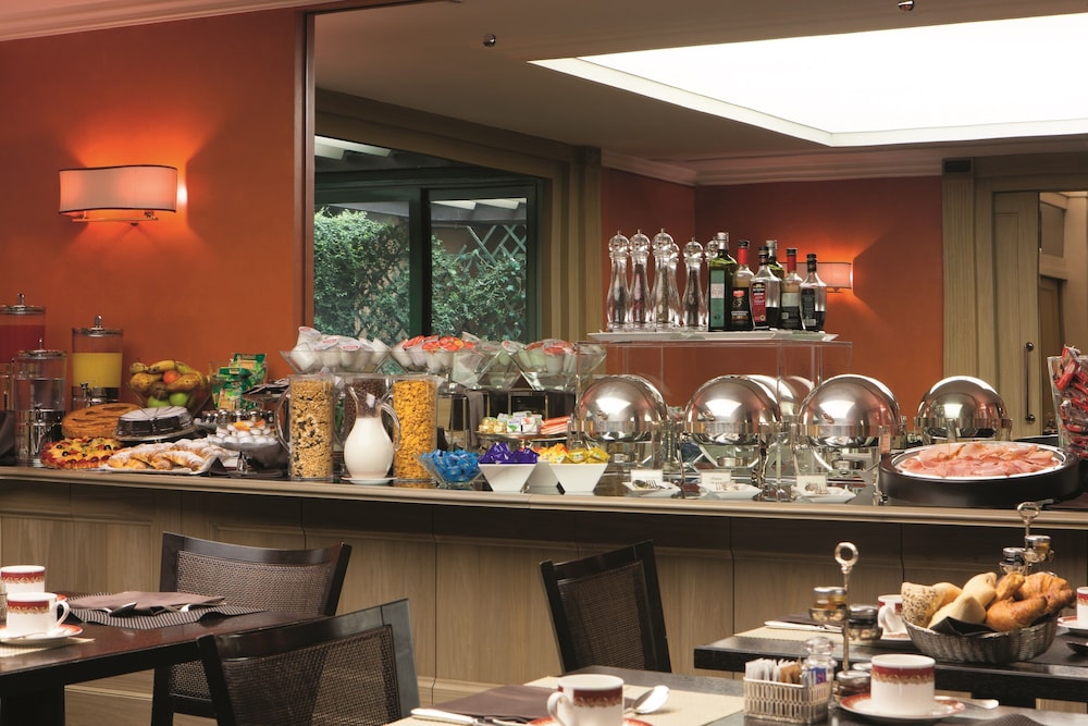 Dei Borgognoni Hotel — Restaurant & bars in Rome, Lazio