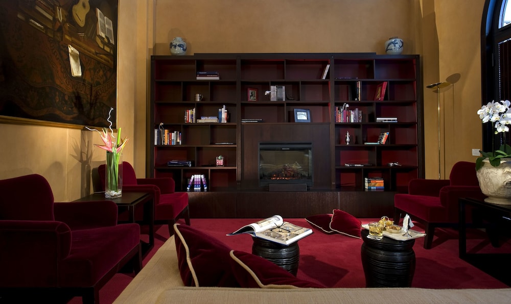 Dei Borgognoni Hotel — Hotel rooms in Rome, Lazio
