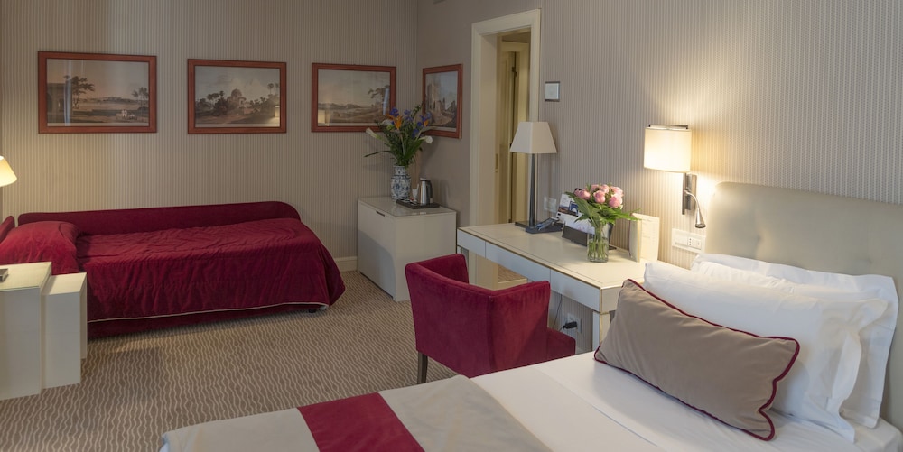Dei Borgognoni Hotel — Hotel rooms in Rome, Lazio