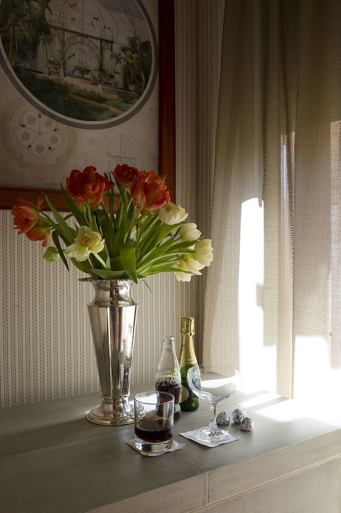 Dei Borgognoni Hotel — Hotel rooms in Rome, Lazio