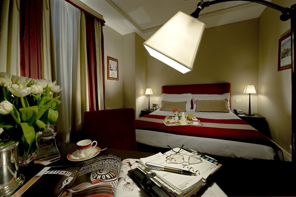 Dei Borgognoni Hotel — Hotel rooms in Rome, Lazio