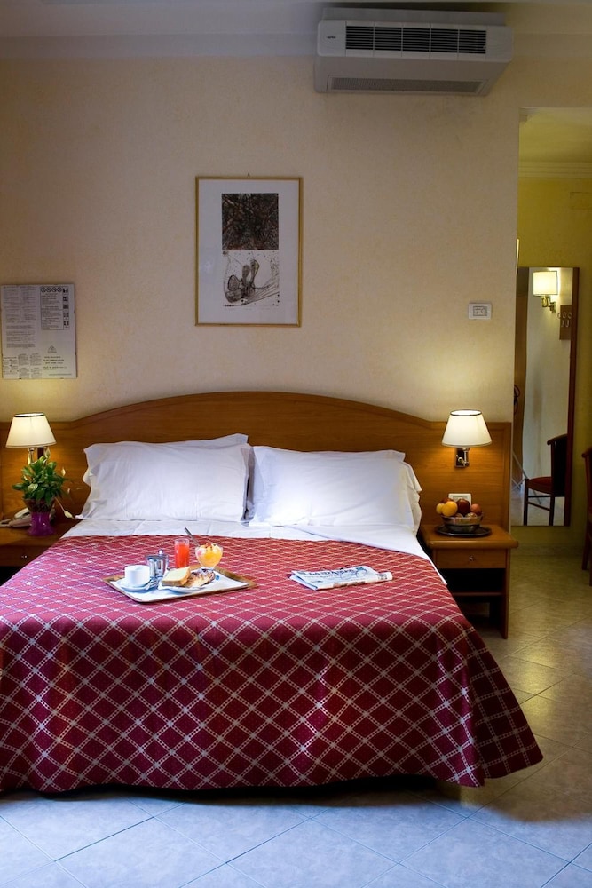 Hotel Delle Muse — Hotel rooms in Rome, Lazio