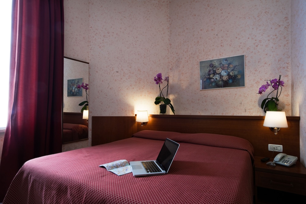 Hotel Delle Muse — Hotel rooms in Rome, Lazio