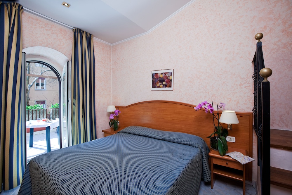 Hotel Delle Muse — Hotel rooms in Rome, Lazio