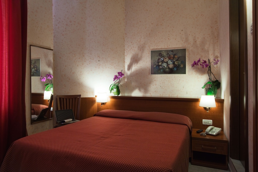 Hotel Delle Muse — Hotel rooms in Rome, Lazio