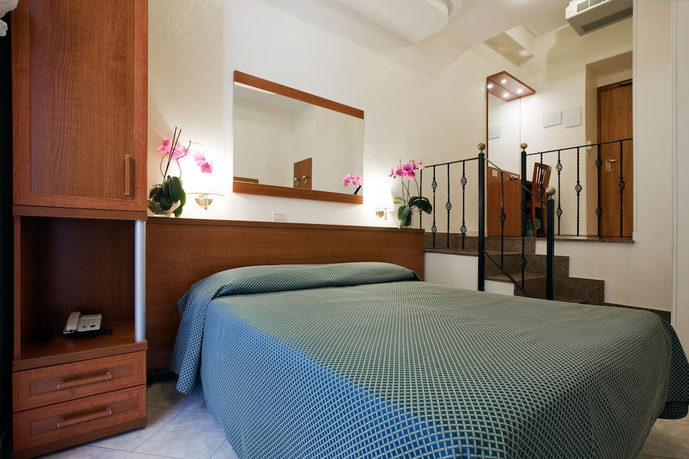 Hotel Delle Muse — Hotel rooms in Rome, Lazio