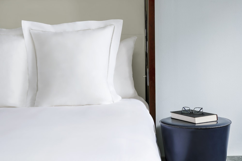 Royalton New York — Hotel rooms in New York City, New York State