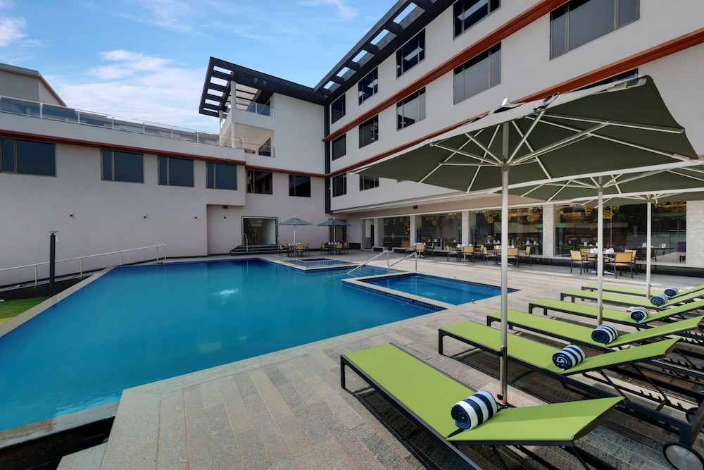 The Fern Kadamba Hotel & Spa Goa, Panjim, Series by Marriott — Swimming pool in Divar Island, Goa