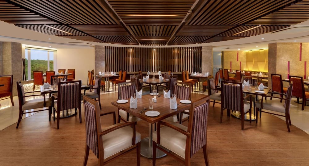 The Fern Kadamba Hotel & Spa Goa, Panjim, Series by Marriott — Restaurant & bars in Divar Island, Goa