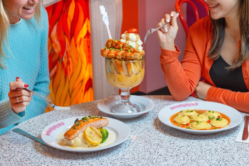 OYO Times Square — Restaurant & bars in New York City, New York State
