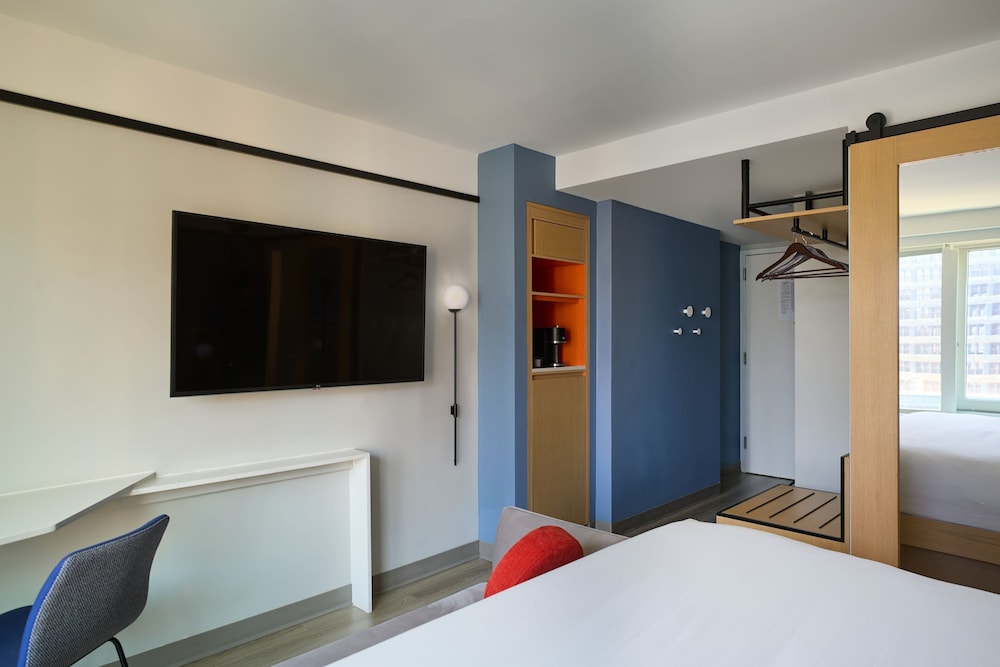 Delta Hotels by Marriott New York Times Square — Hotel rooms in New York City, New York State