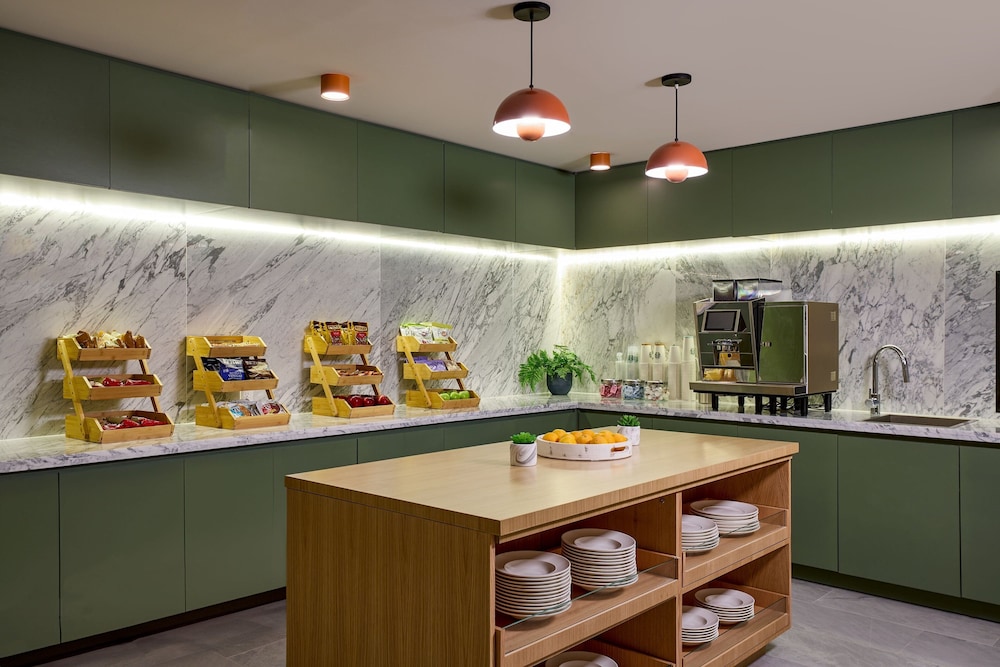 Delta Hotels by Marriott New York Times Square — Restaurant & bars in New York City, New York State