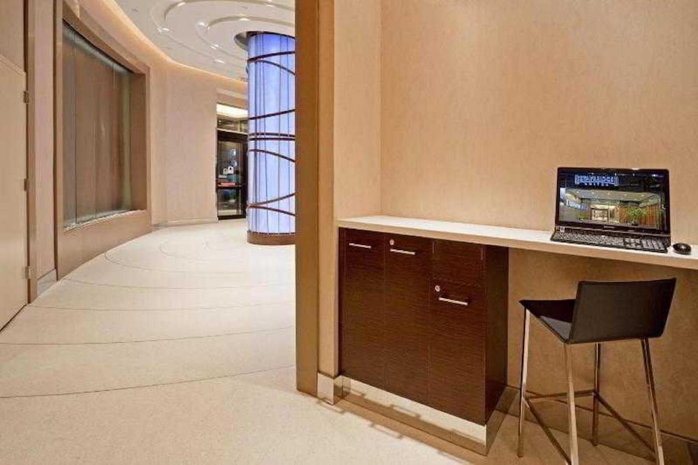 Delta Hotels by Marriott New York Times Square — Hotel building in New York City, New York State
