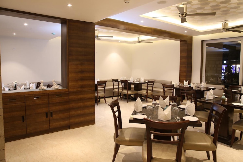 Lemon Tree Hotel Candolim Goa — Restaurant & bars in Candolim, Goa