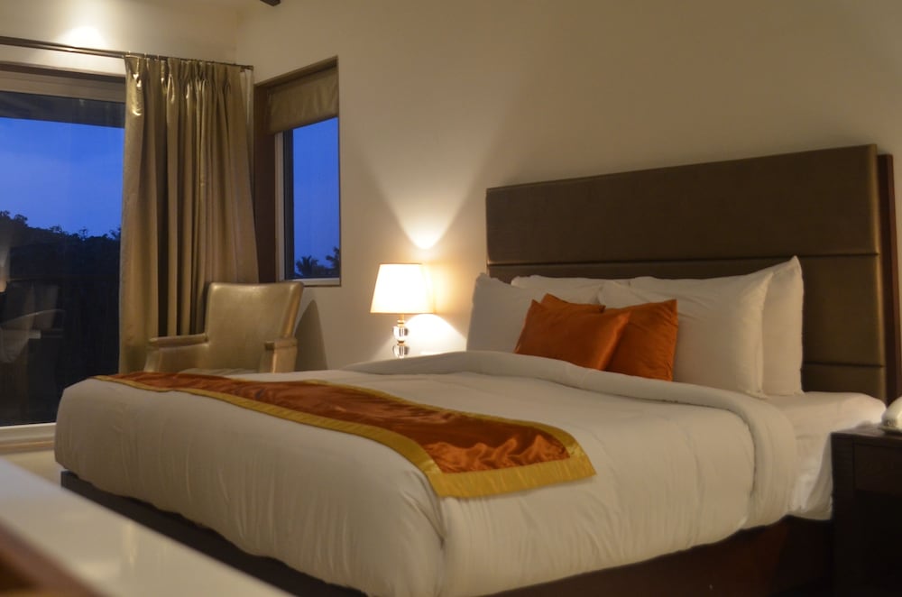 Lemon Tree Hotel Candolim Goa — Hotel rooms in Candolim, Goa