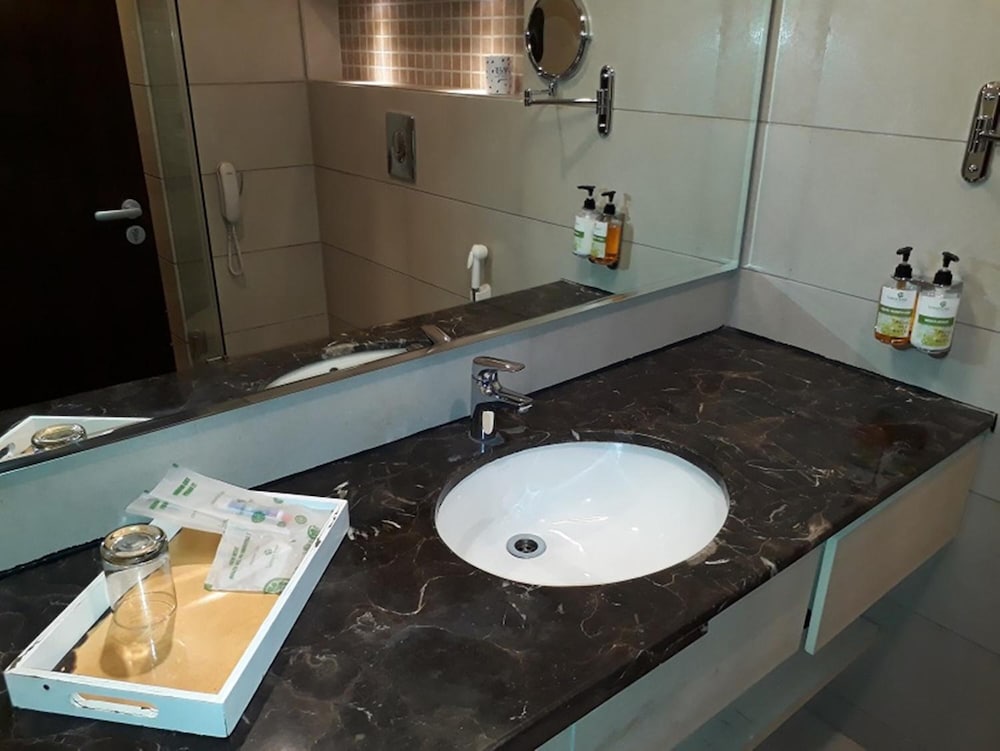 Lemon Tree Hotel Candolim Goa — Hotel rooms in Candolim, Goa
