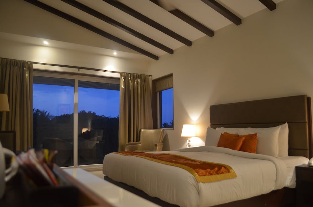 Lemon Tree Hotel Candolim Goa — Hotel rooms in Candolim, Goa
