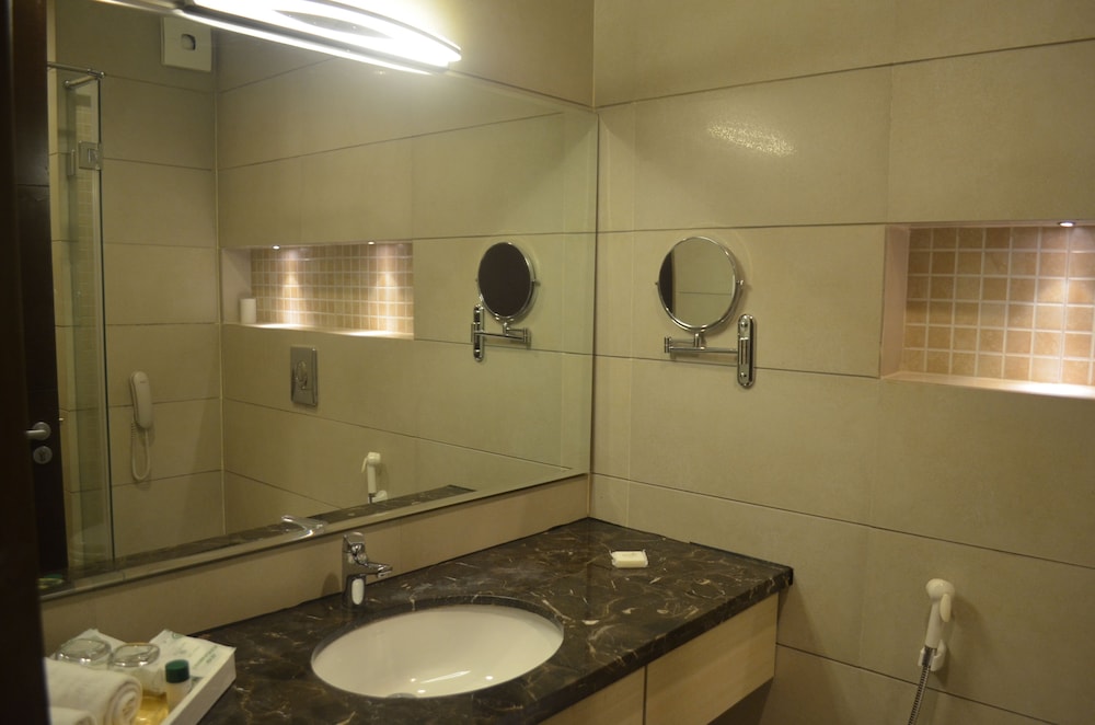 Lemon Tree Hotel Candolim Goa — Hotel rooms in Candolim, Goa