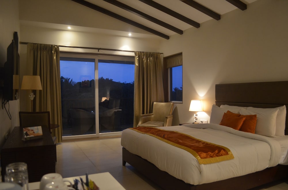 Lemon Tree Hotel Candolim Goa — Hotel rooms in Candolim, Goa