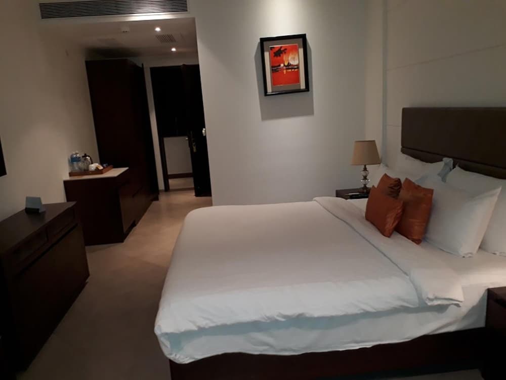 Lemon Tree Hotel Candolim Goa — Hotel rooms in Candolim, Goa