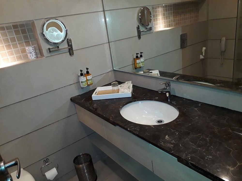 Lemon Tree Hotel Candolim Goa — Hotel rooms in Candolim, Goa