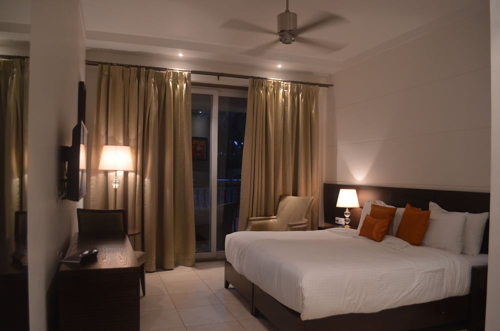 Lemon Tree Hotel Candolim Goa — Hotel rooms in Candolim, Goa