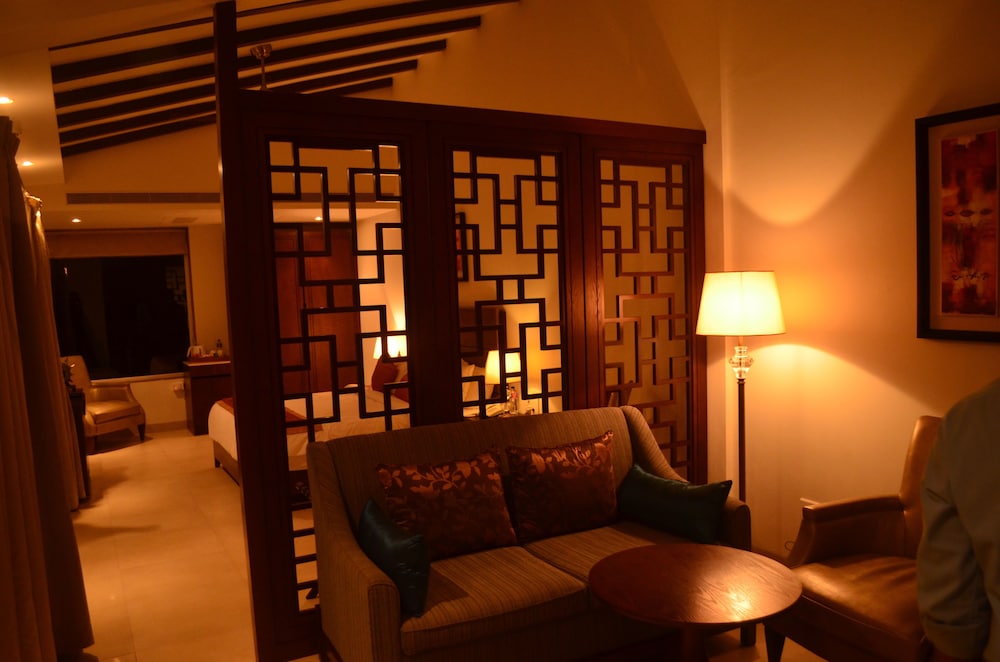 Lemon Tree Hotel Candolim Goa — Hotel rooms in Candolim, Goa