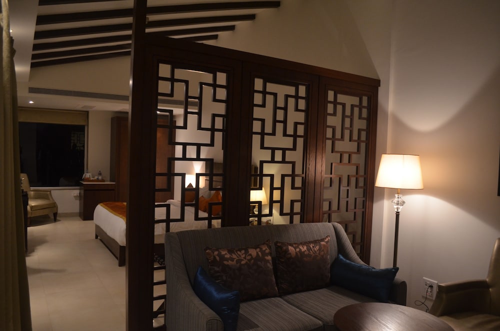 Lemon Tree Hotel Candolim Goa — Hotel rooms in Candolim, Goa