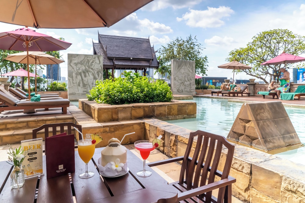 Century Park Hotel — Swimming pool in Bangkok, Bangkok