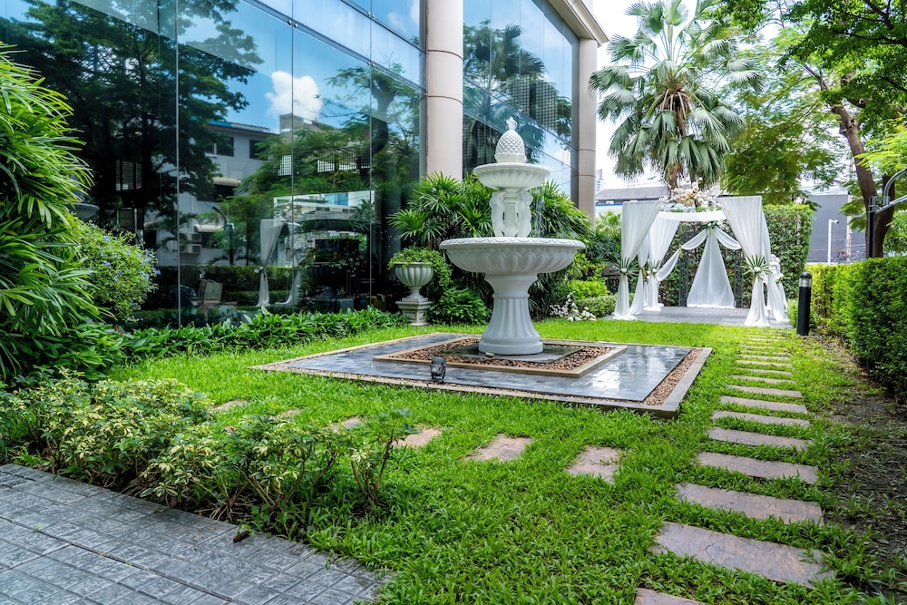 Century Park Hotel — Hotel building in Bangkok, Bangkok