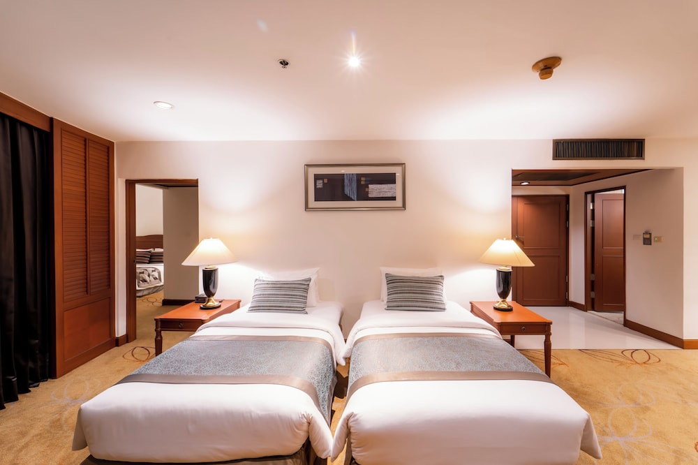 Century Park Hotel — Hotel rooms in Bangkok, Bangkok