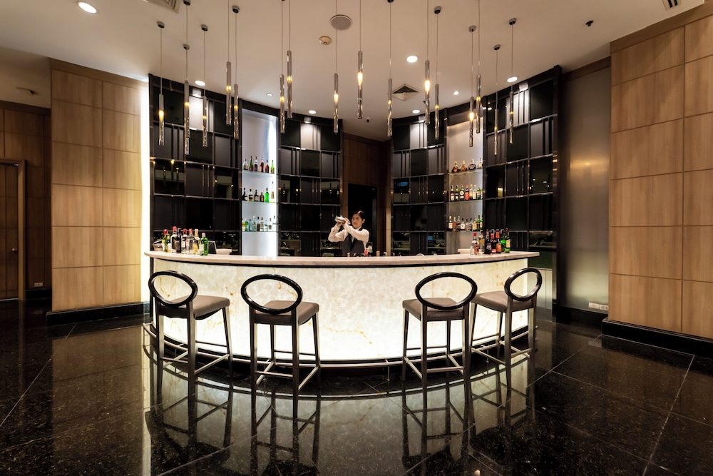 Century Park Hotel — Restaurant & bars in Bangkok, Bangkok