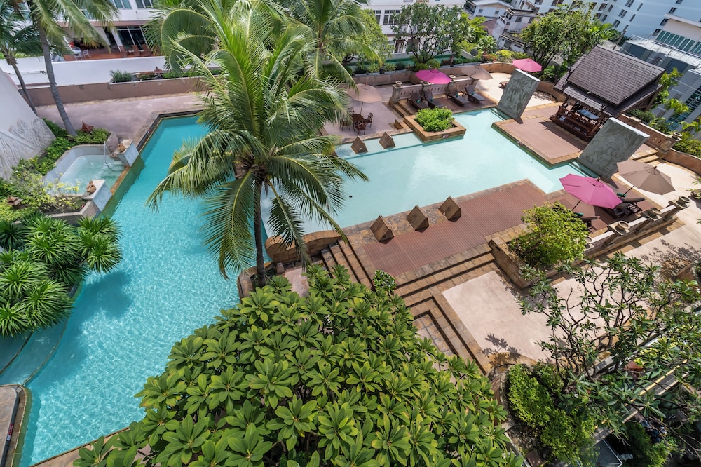 Century Park Hotel — Swimming pool in Bangkok, Bangkok