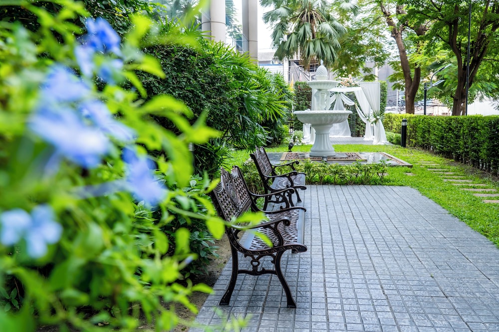 Century Park Hotel — Hotel building in Bangkok, Bangkok
