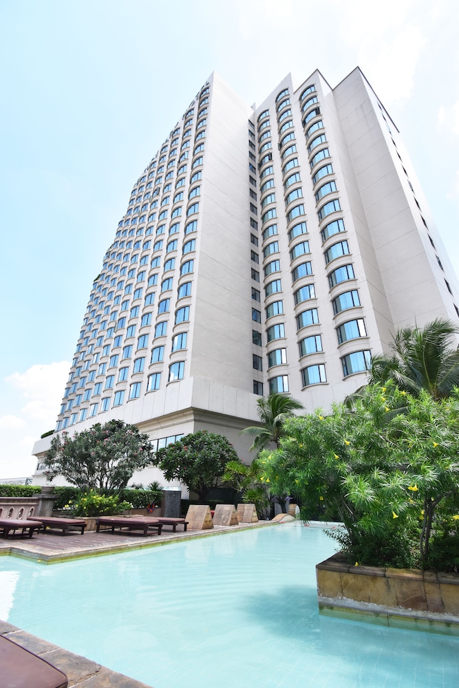 Century Park Hotel — Hotel building in Bangkok, Bangkok