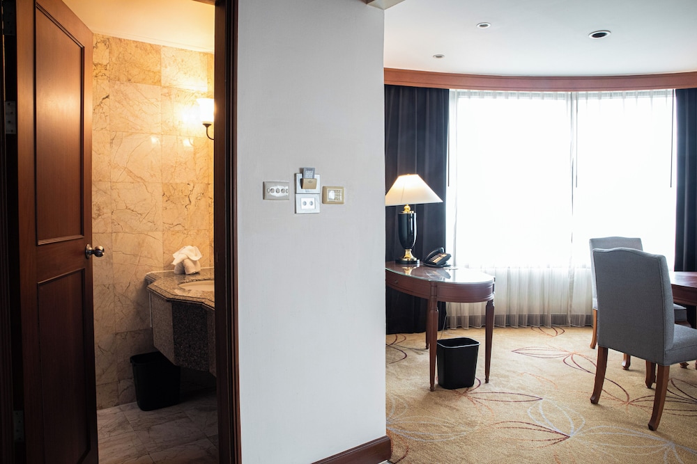 Century Park Hotel — Hotel rooms in Bangkok, Bangkok