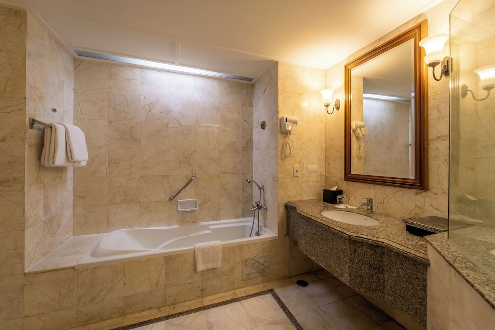 Century Park Hotel — Hotel rooms in Bangkok, Bangkok
