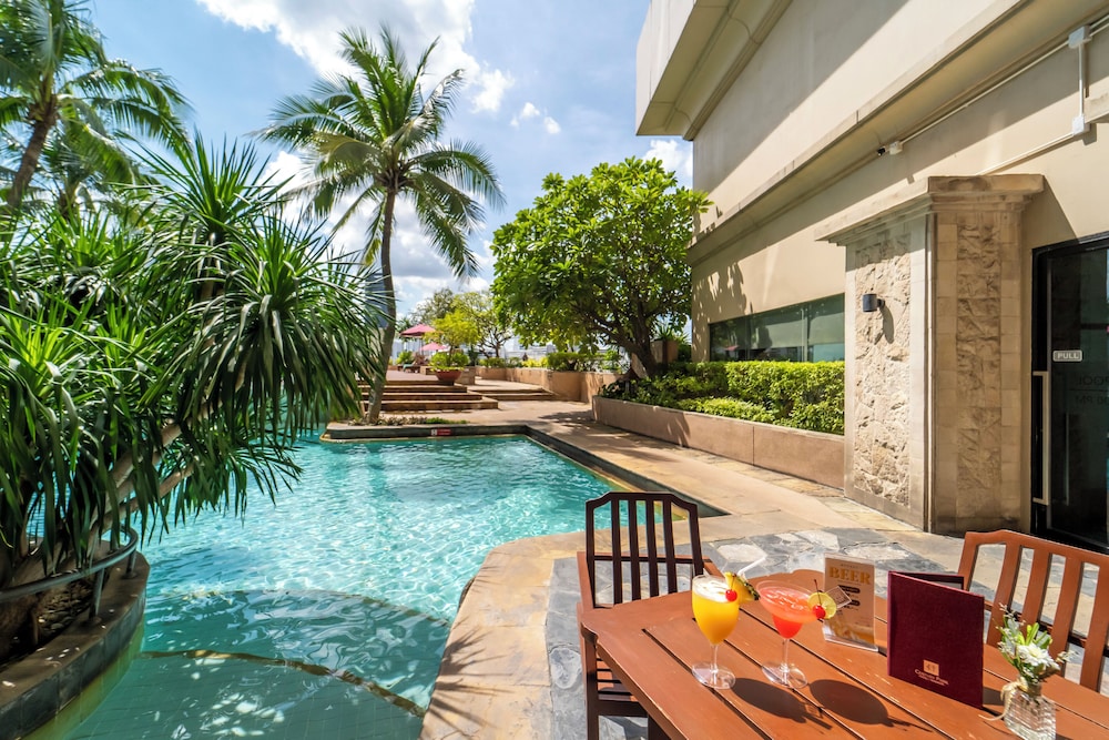 Century Park Hotel — Swimming pool in Bangkok, Bangkok