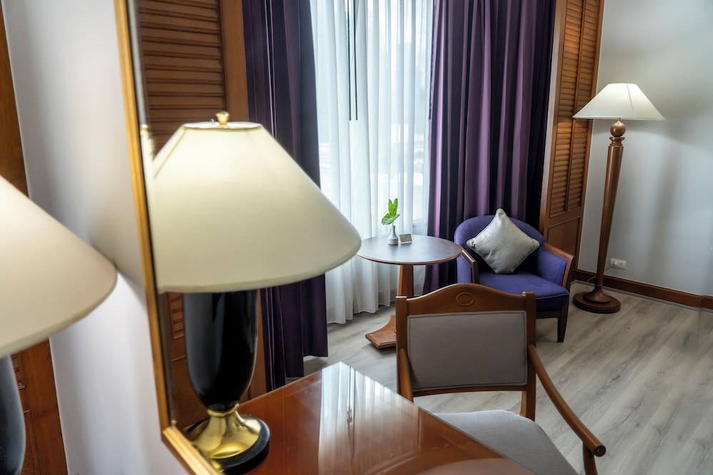 Century Park Hotel — Hotel rooms in Bangkok, Bangkok