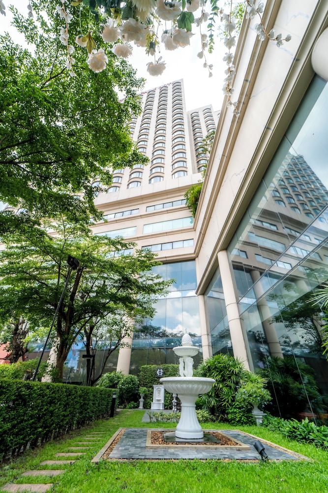 Century Park Hotel — Hotel building in Bangkok, Bangkok