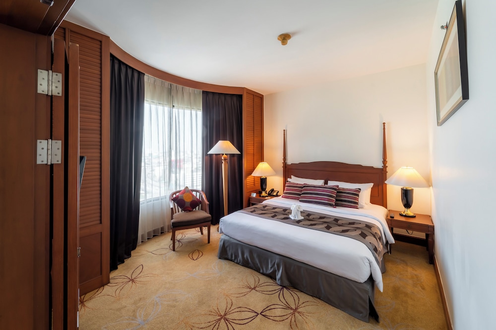 Century Park Hotel — Hotel rooms in Bangkok, Bangkok
