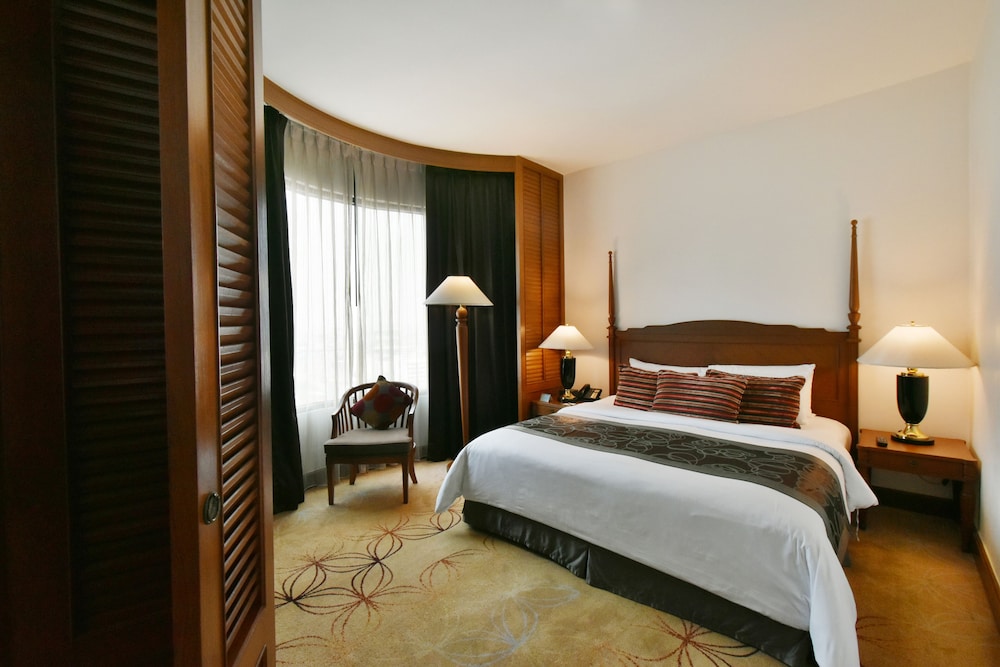 Century Park Hotel — Hotel rooms in Bangkok, Bangkok