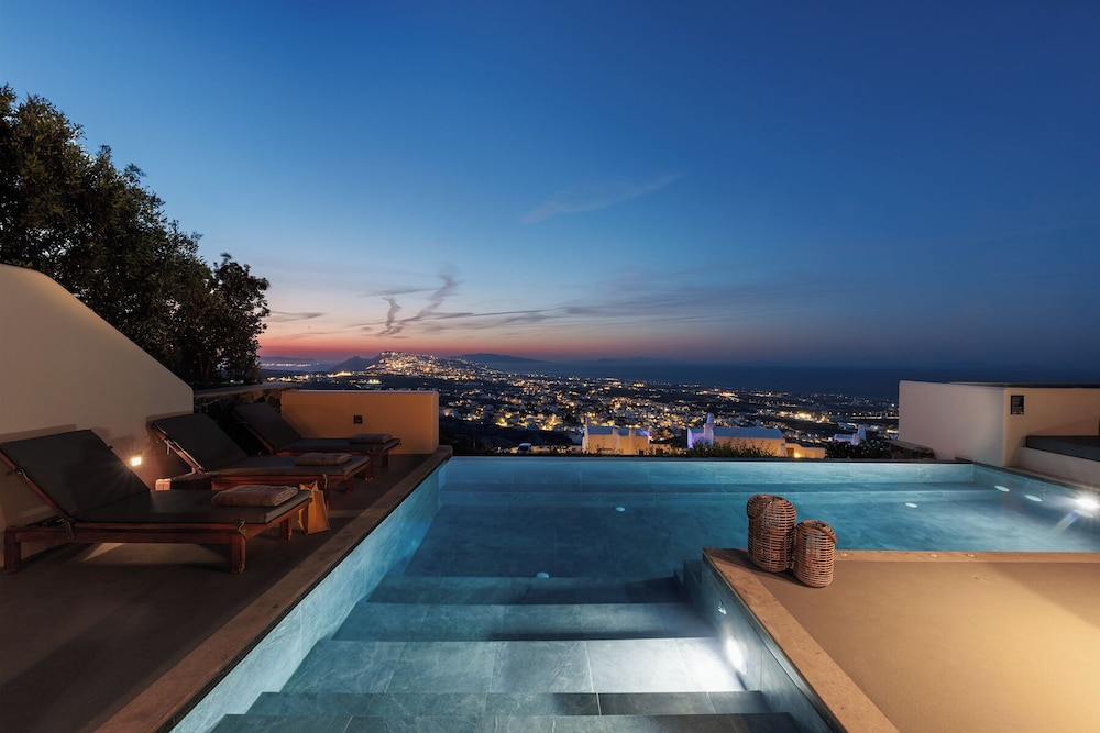 North Santorini - A Luxury Spa Hotel — Swimming pool in Pyrgos Kallistis, South Aegean