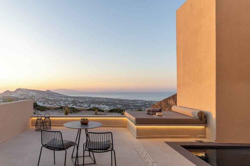 North Santorini - A Luxury Spa Hotel — Hotel rooms in Pyrgos Kallistis, South Aegean