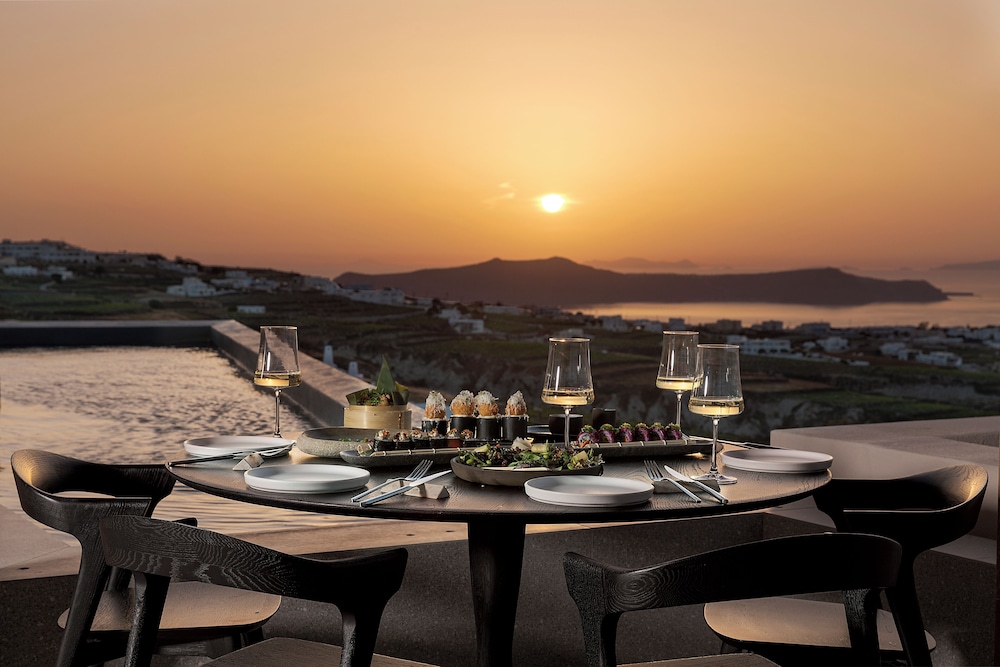North Santorini - A Luxury Spa Hotel — Restaurant & bars in Pyrgos Kallistis, South Aegean