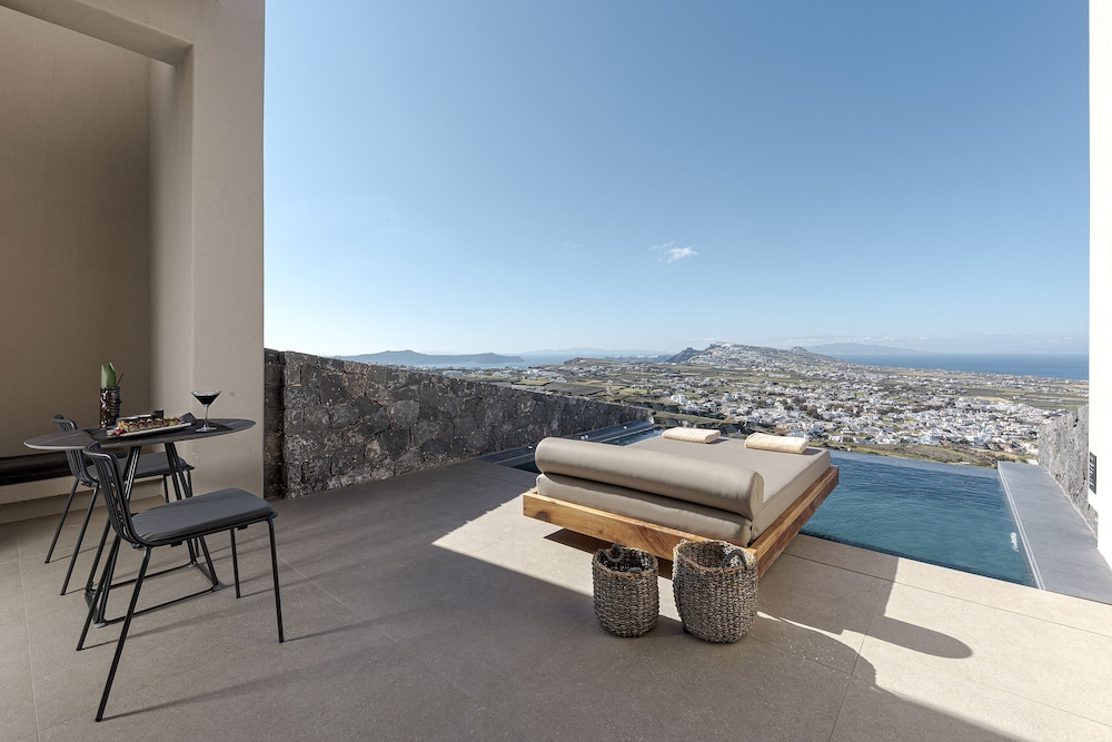 North Santorini - A Luxury Spa Hotel — Hotel rooms in Pyrgos Kallistis, South Aegean