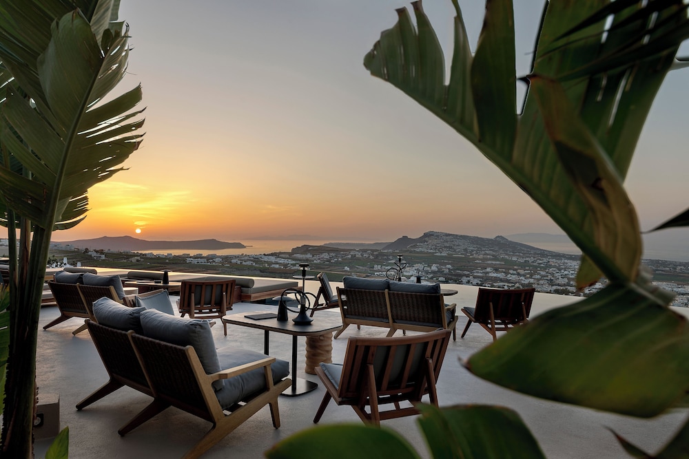 North Santorini - A Luxury Spa Hotel — Restaurant & bars in Pyrgos Kallistis, South Aegean