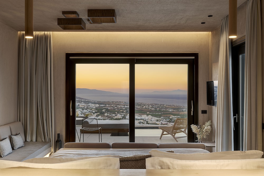 North Santorini - A Luxury Spa Hotel — Hotel rooms in Pyrgos Kallistis, South Aegean