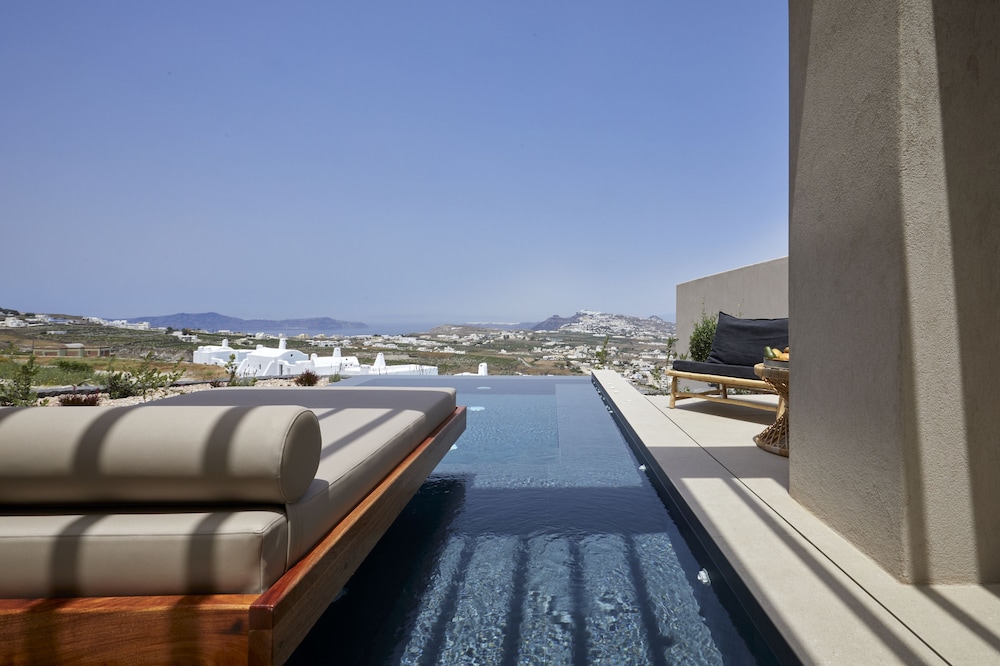 North Santorini - A Luxury Spa Hotel — Swimming pool in Pyrgos Kallistis, South Aegean